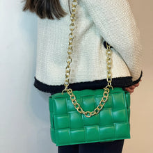 Load image into Gallery viewer, GREEN PADDED BAG WITH CHAIN HANDLE